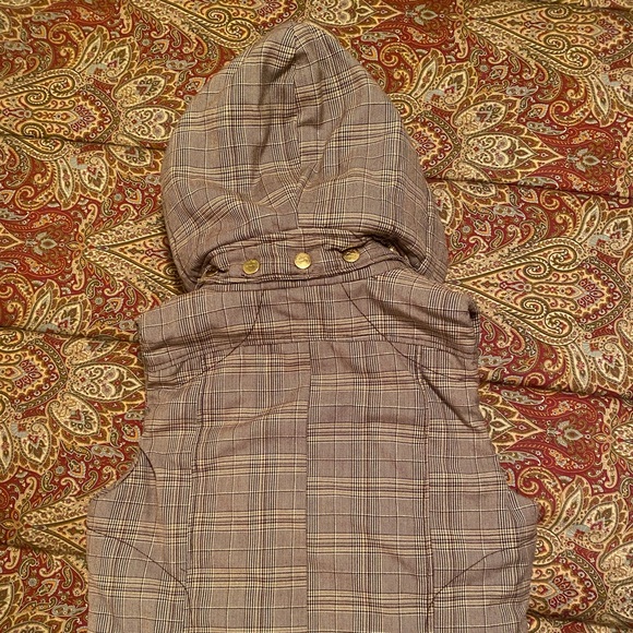 Ashley Zipper Vest - Picture 3 of 6